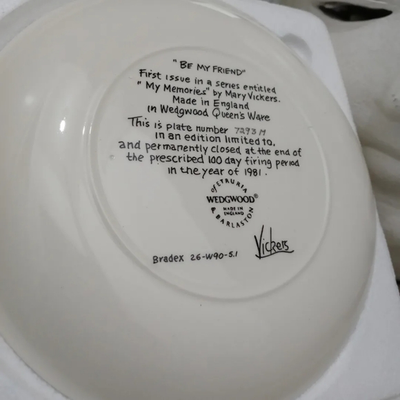Mary Vickers "Be My Friend" Collector Plate Numbered Queen's Ware by Wedgwood - Picture 3 of 3